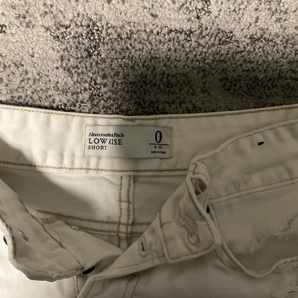 Abercrombie & Fitch white button fly jean shorts low rise distressed 0/25 - Picture 2 of 3